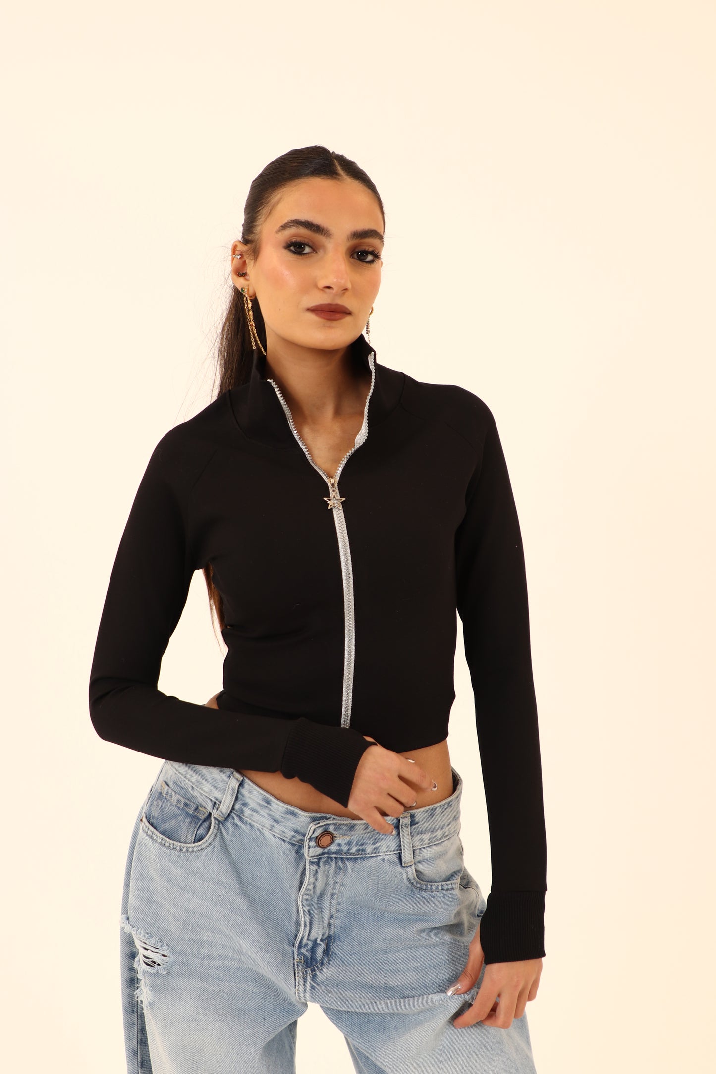 zipup top in black