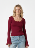 Dantelle top in burgundy