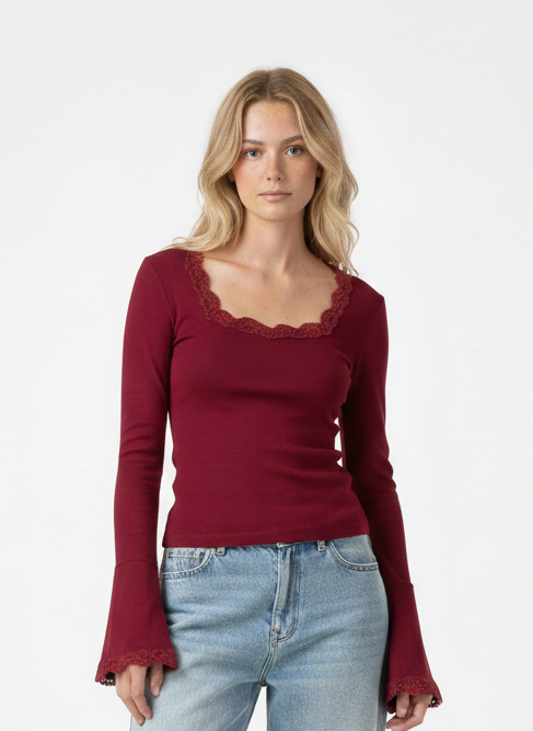 Dantelle top in burgundy
