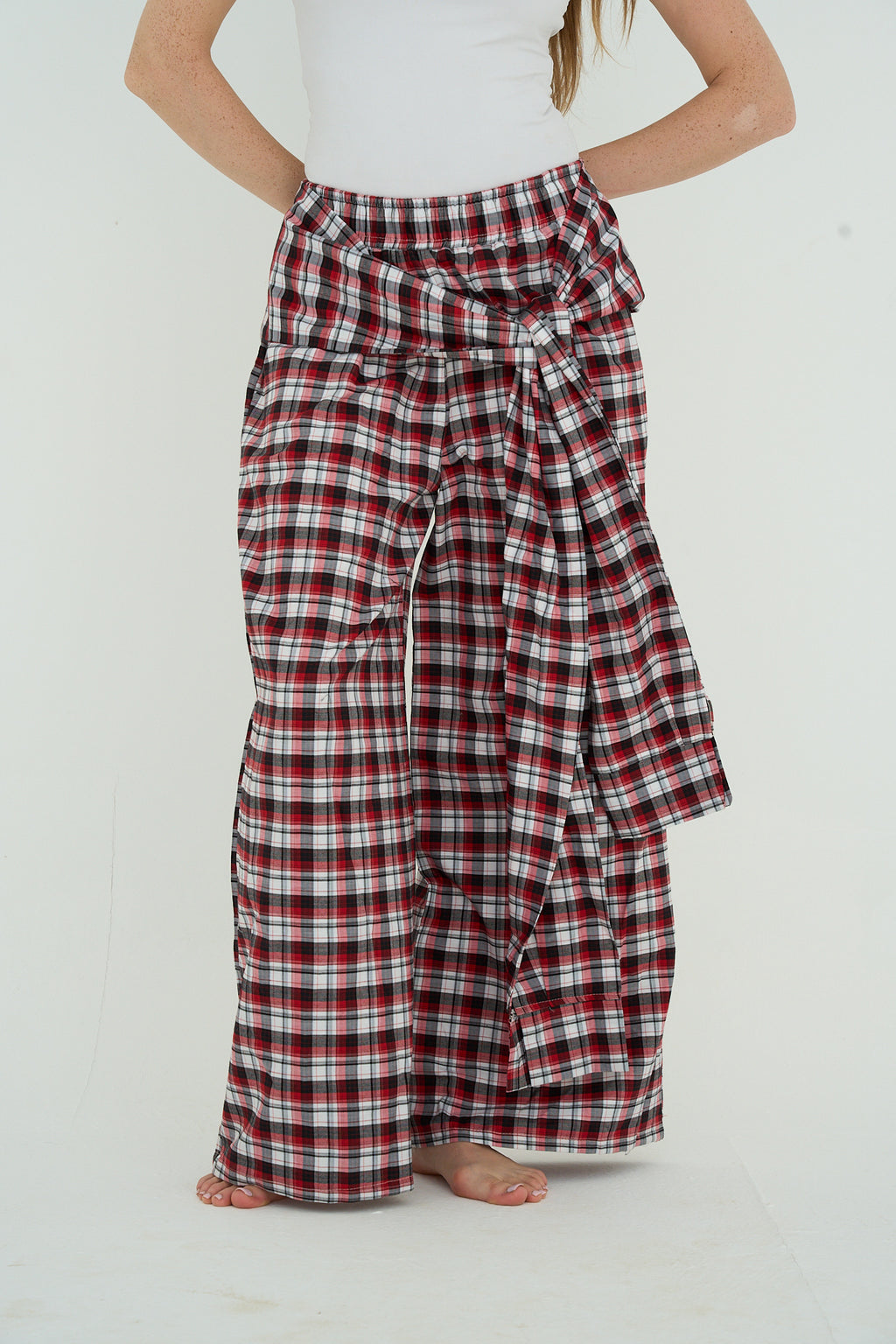 Plaid pants in red