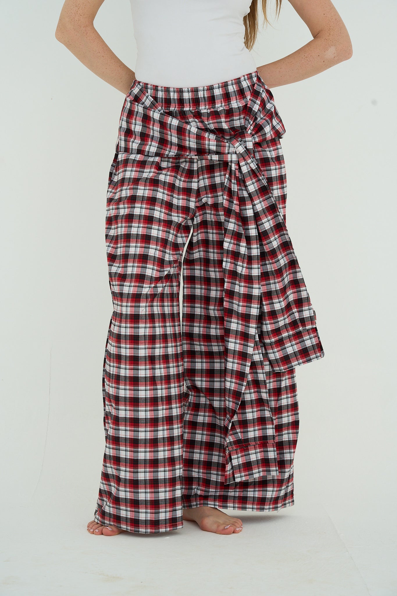 Plaid pants in red