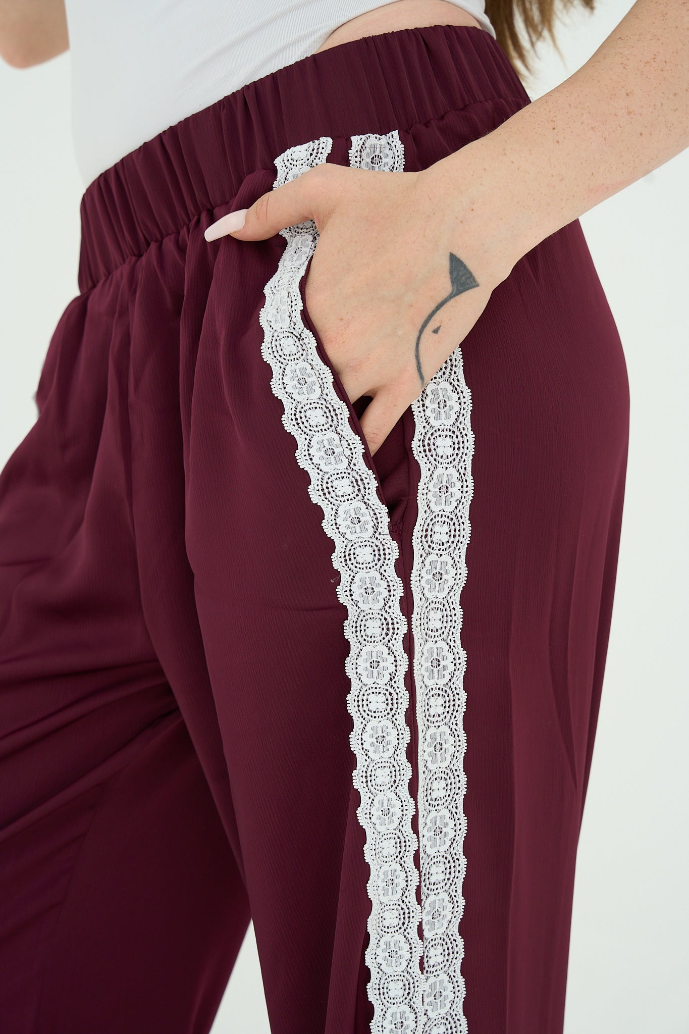 Satin Pants in burgundy