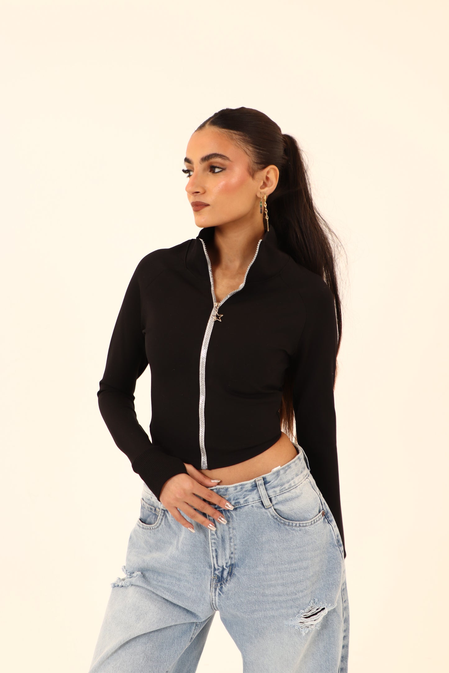 zipup top in black